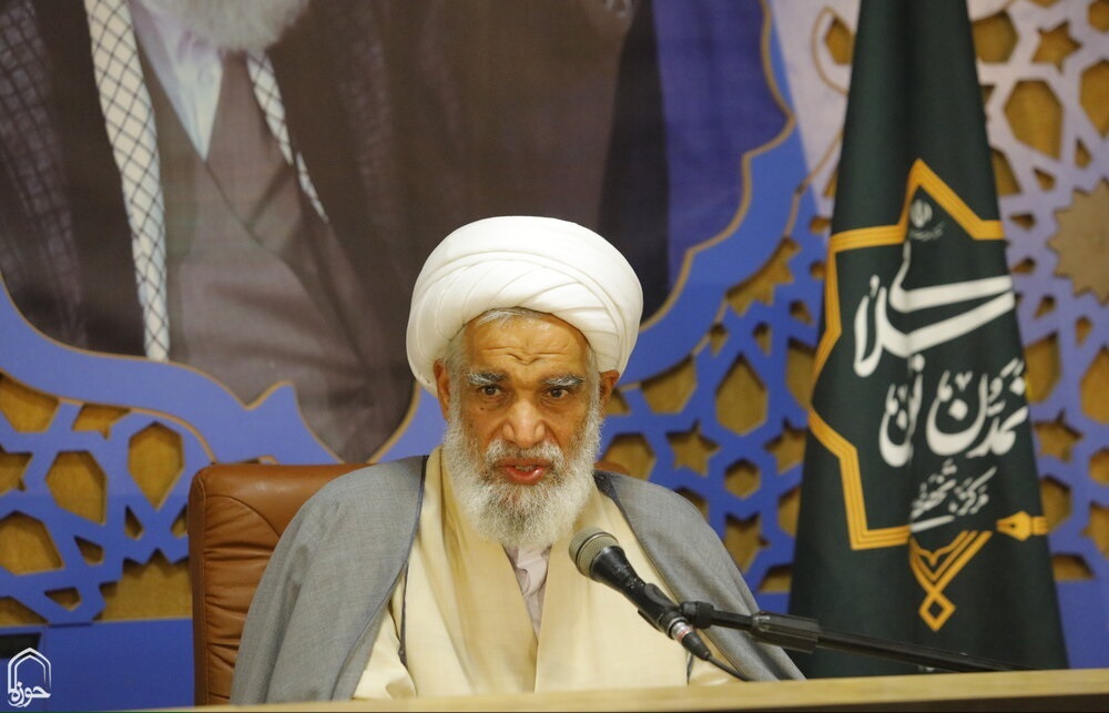 از مبانی مهم انقلاب، عنصر امر به معروف و نهی از منکر عمومی است