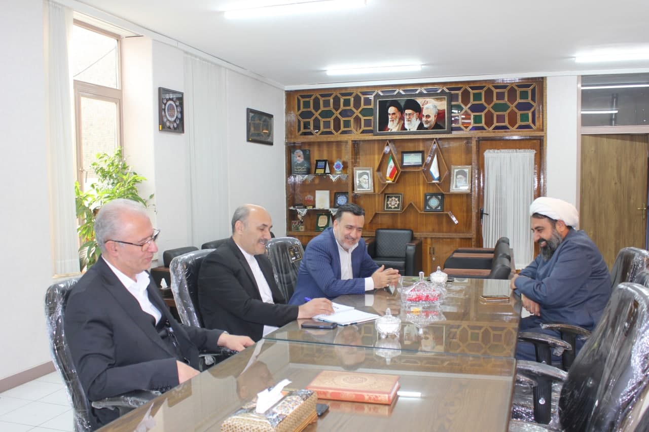 آموزش،باعث ارتقاء بینش،معرفت وتقویت مبانی اعتقادی جامعه می شود