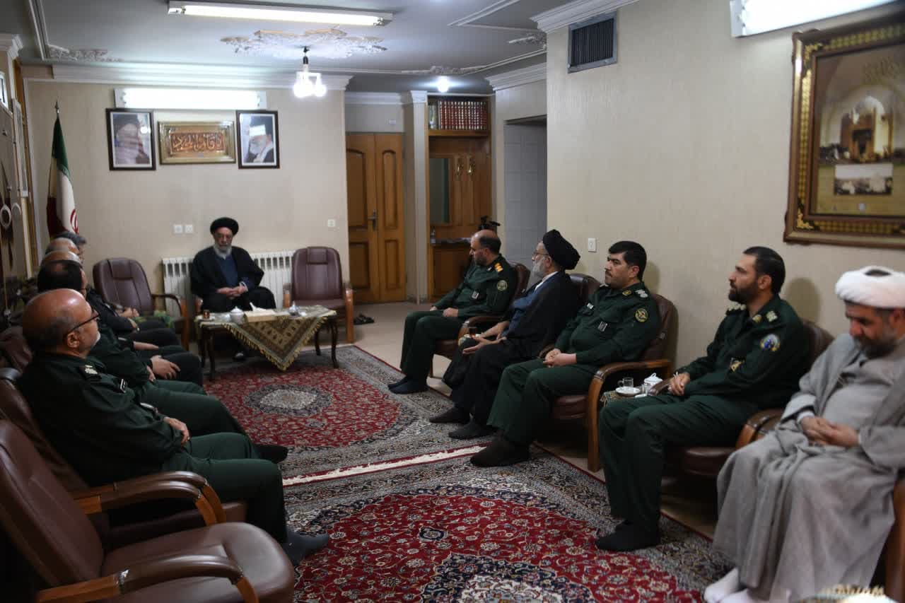 زنده نگه داشتن یادشهیدان، چون زنده نگه داشتن یاد امام حسین(ع) است