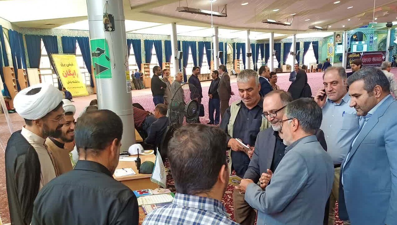 برپایی میز خدمت از سوی ستاد امر به معروف و نهی از منکر استان مرکزی