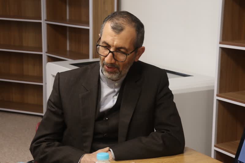 جایگاه قلم مقدس است، تلاش کنیم تا حیثیت قلم آسیب نبیند