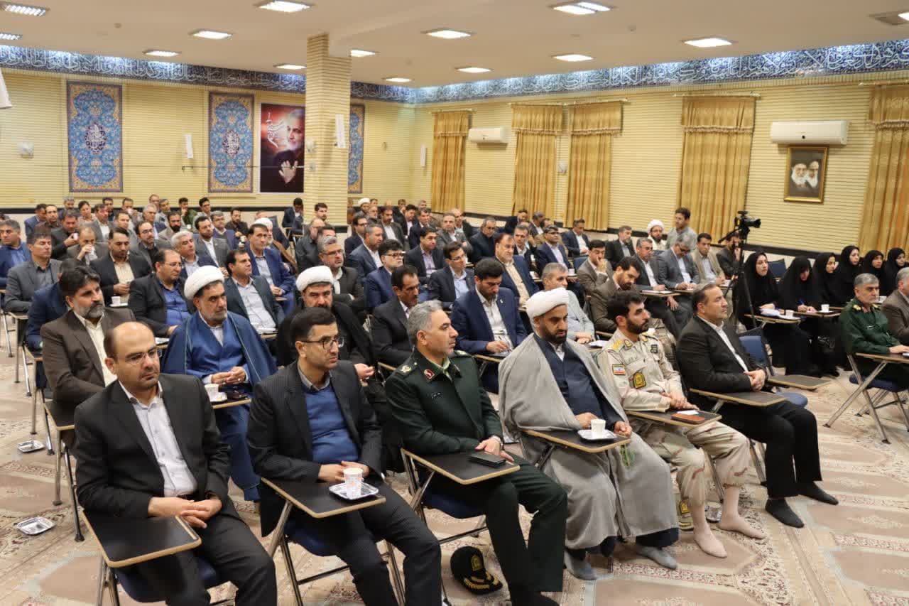 بله چشم قربان بدترین آفت مدیریت است/خطرناکترین یاران یک مدیر متلمق ها هستند 