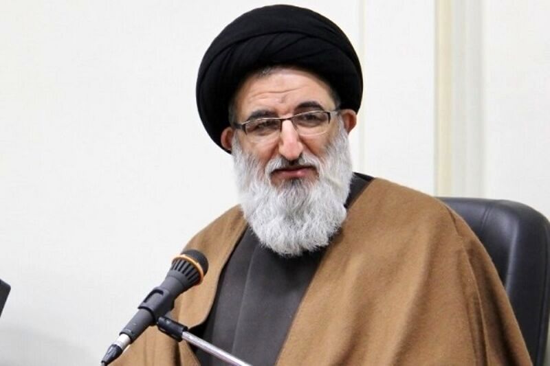 باید نهضت مطالعه و کتاب‌خوانی راه انداخت