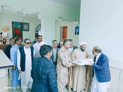تحویل طومار مطالبه گری طرح عفاف و حجاب به نماینده شهرستان سراوان در مجلس