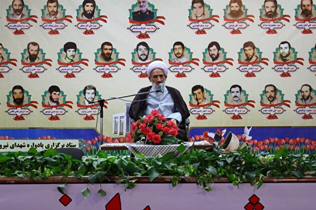شهدا برخلاف برخی از مسئولان از خدمت به‌دنبال نعمت نبودند