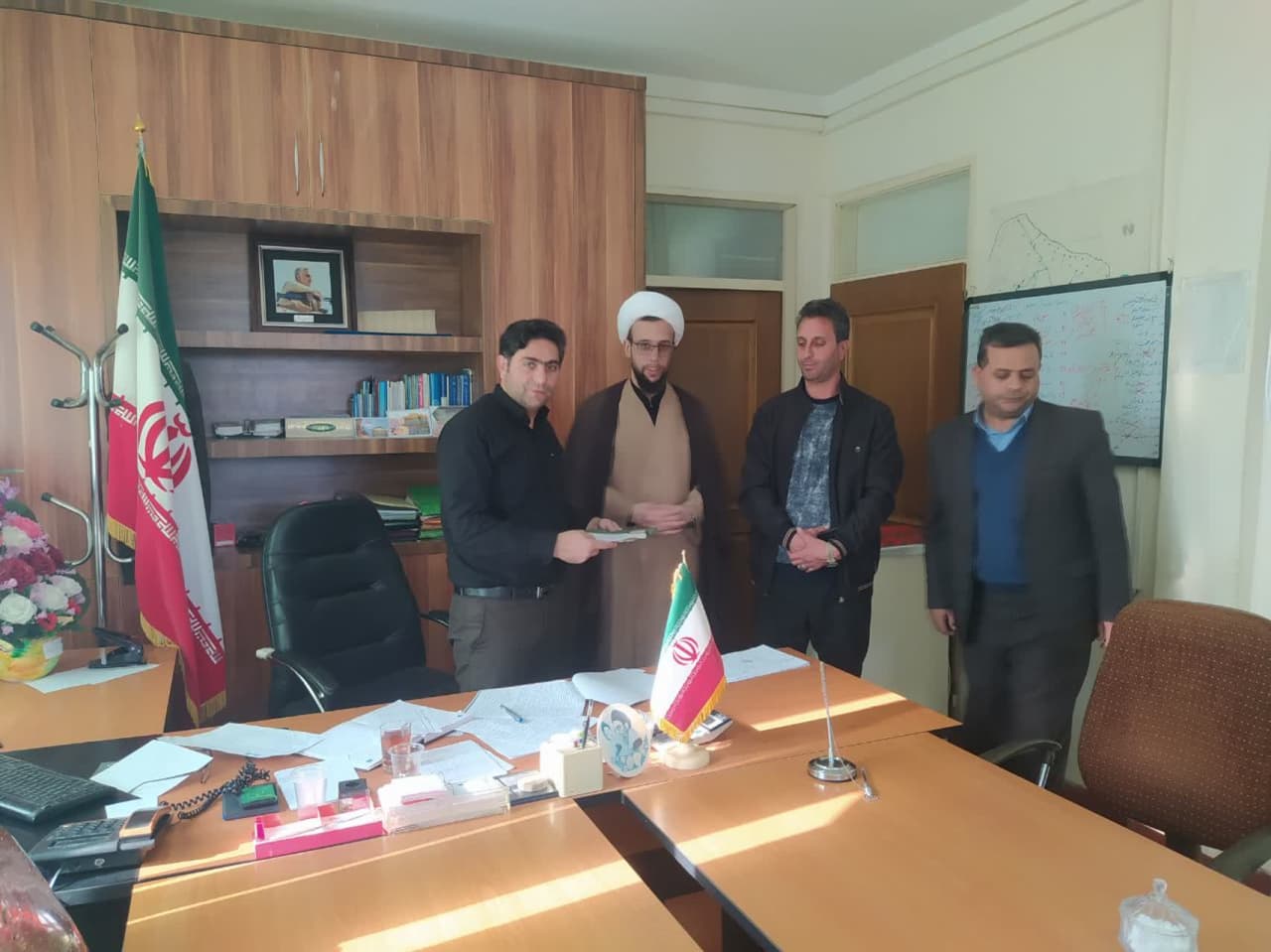 بخشداریها با استفاده از قدرت خود می توانند به حفظ نظم و اخلاق عمومی کمک کنند.
