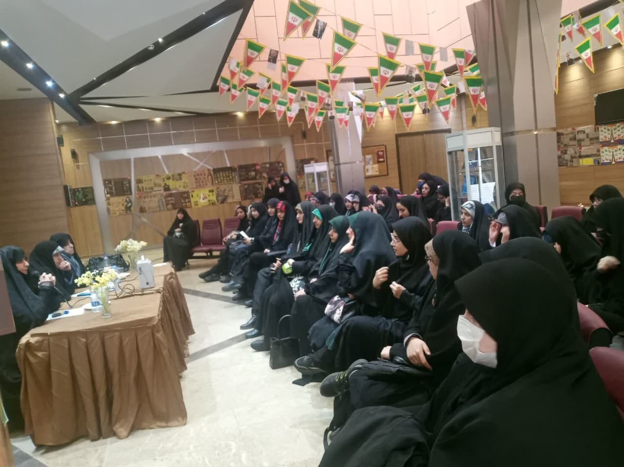 حجاب در تقابل سنت و مدرنیته در قالب گفتمان دانشجویی