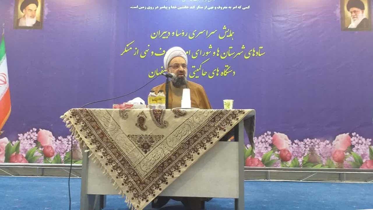 دشمن بداند مکتب شهید سلیمانی با ترور به فراموشی سپرده نمی‌شود/ رانت و رابطه نباید در ادارات اصل باشد