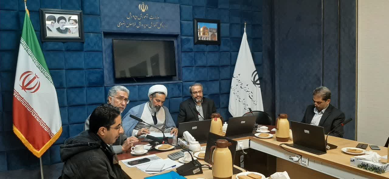  تأثیر آنچه در جامعه اتفاق می‌افتد در مدارس بیشتر دیده می‌شود
