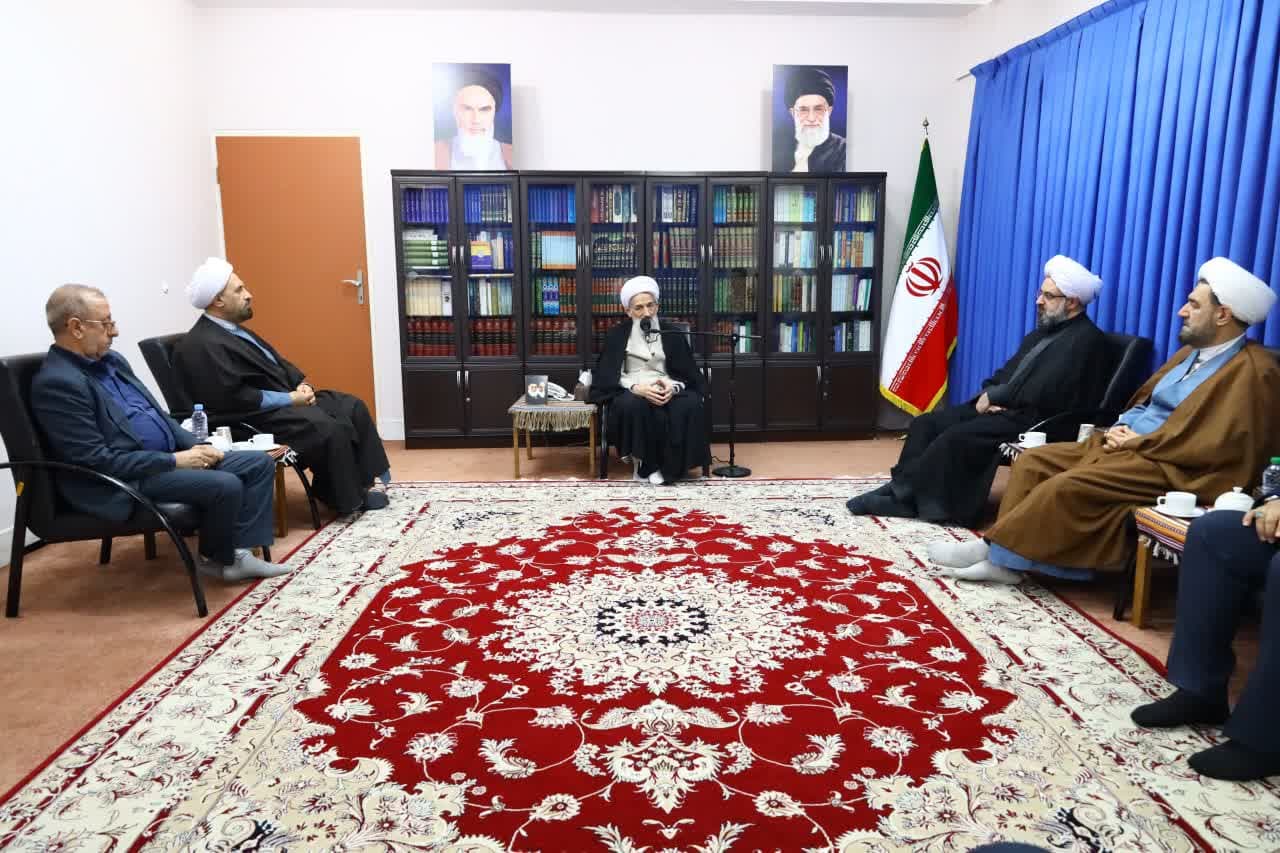 امر به معروف را باید هم در دستگاه‌های دولتی و هم در بخش مردمی اقامه کرد
