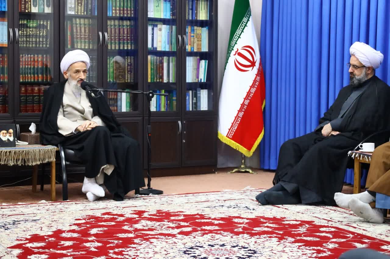 امر به معروف را باید هم در دستگاه دولتی و هم در بخش مردمی اقامه کرد