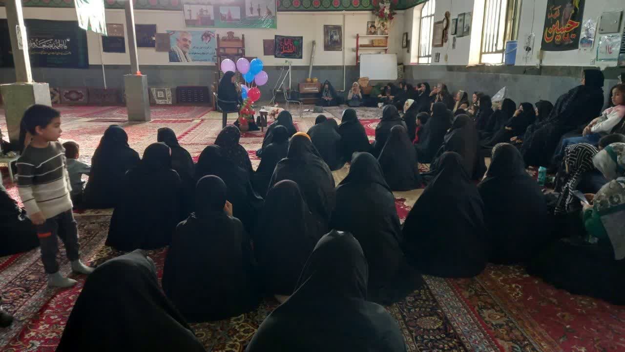 نشست بصیرتی زنان و خواهران گروه های جهادی شهرستان زرند برگزار گردید