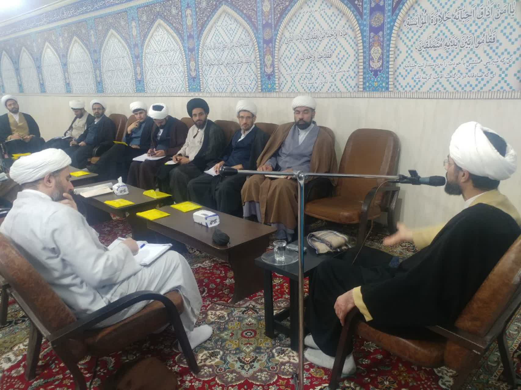 جلسه دبیر ستاد امر به معروف استان با معاونین تهذيب حوزه های علمیه استان مرکزی