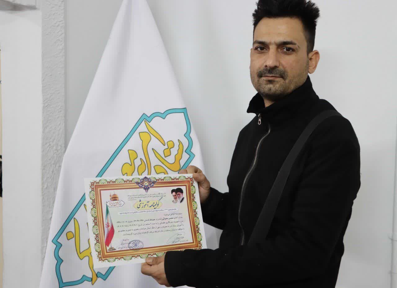 صدور و اهدای اولین گواهینامه دوره آموزشی شهروند خبرنگاری ستاد امر به معروف خراسان رضوی 
