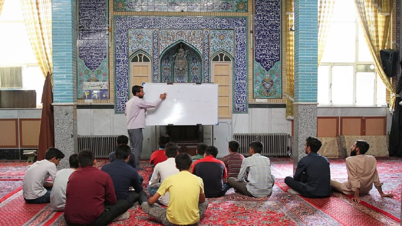  شکل‌گیری مطالبات مردم با محوریت مساجد