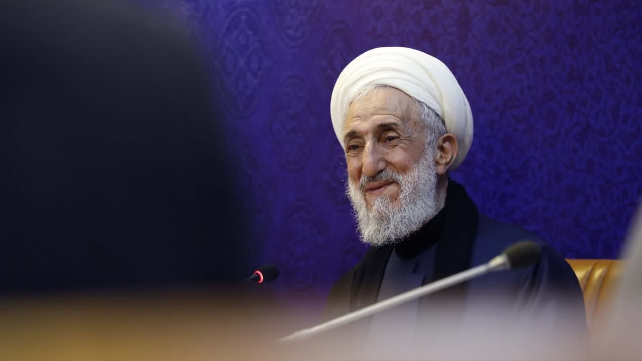 گسترش امر به معروف در جامعه از ترویج بدی ها جلوگیری می کند