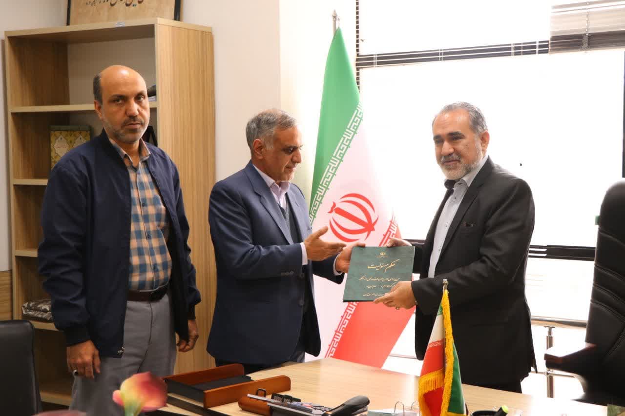 اهدا حکم ریاست شورای امر به معروف و نهی از منکر راه و شهرسازی استان کرمان 