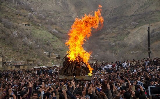 به بهانه جشن‌های نوروزی فرهنگ اصیل کُردی را منحرف نکنید