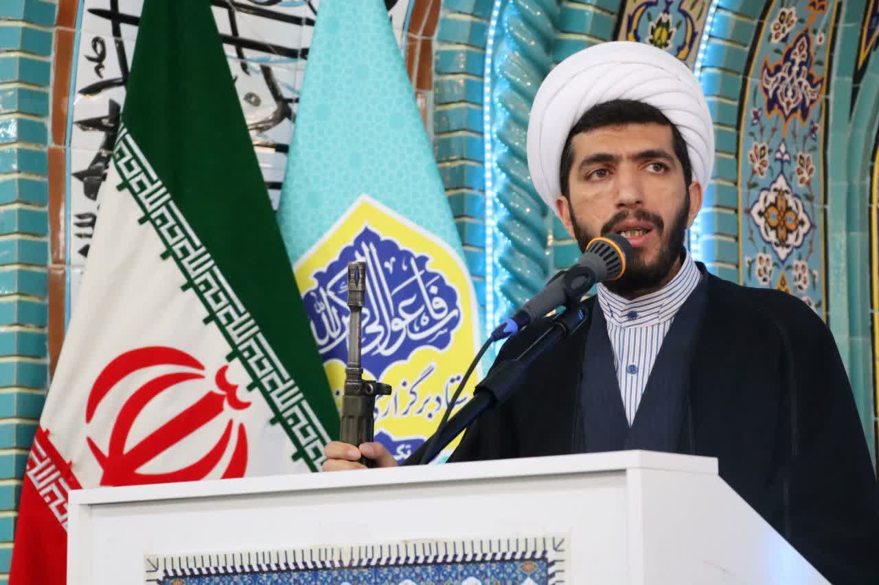حجت الاسلام مصطفی کوهی: مسئولان کشوری و استانی کام مردم تکاب را با تخصیص 15 درصد حقوق دولتی معادن به تکاب، شیرین کنند.