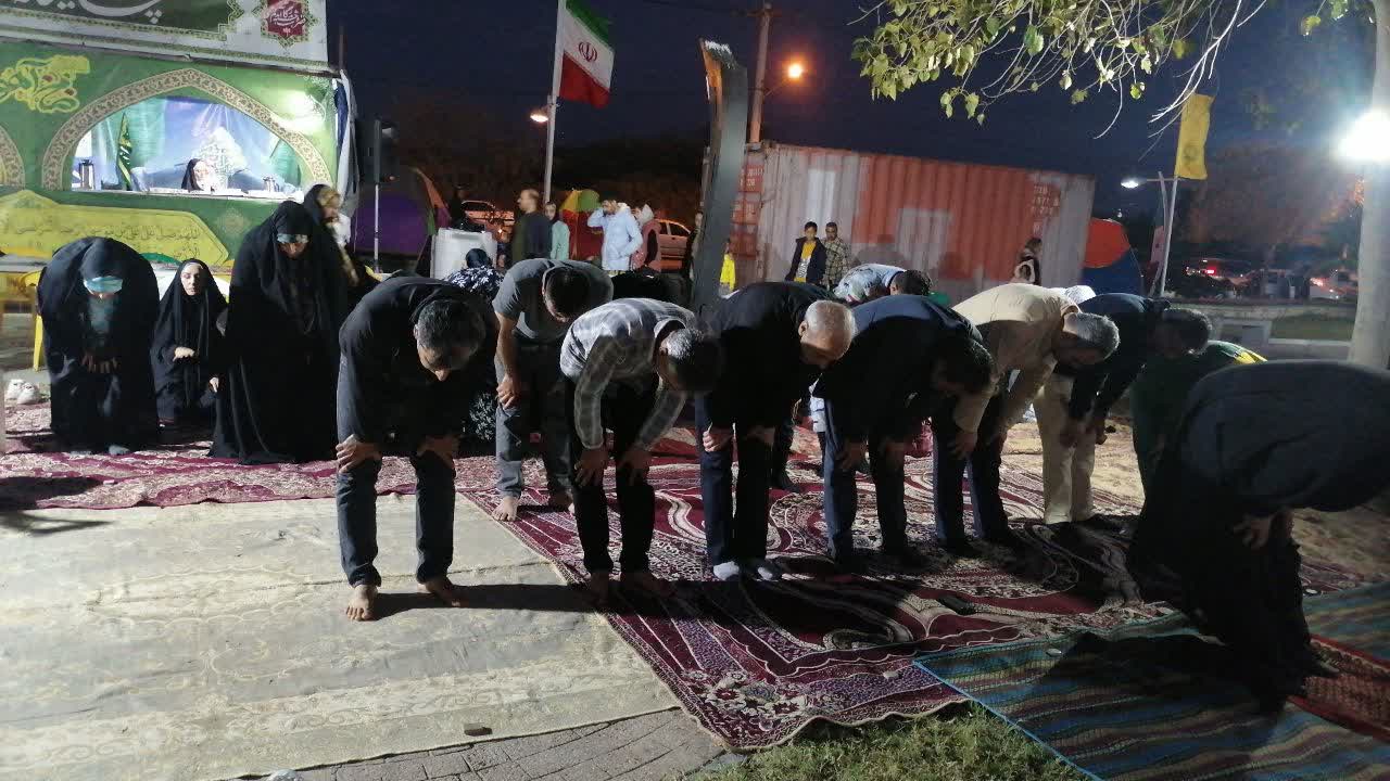 گروه های مردمی فرهنگی، یک فضای قرآنی در کنار ساحل ایجاد کرده اند.