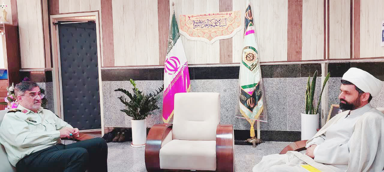 امر به معروف و نهی از منکربرای همه واجب   است؛ اما کارگذاران نظام به عنوان مسئول، علاوه بر وظیفه‏ شرعی وظیفه قانونی نیز دارند