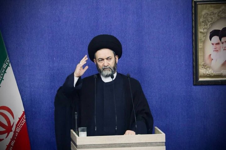 حق معلم با مادیات ادا نمی شود