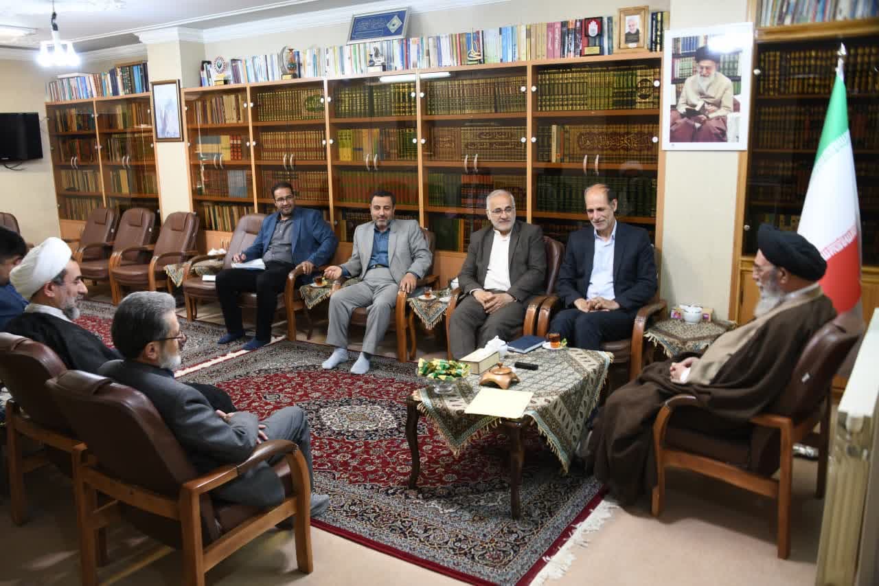 رسالت ذاتی معلمان و حوزویان درتربیت انسان ها مشترک است