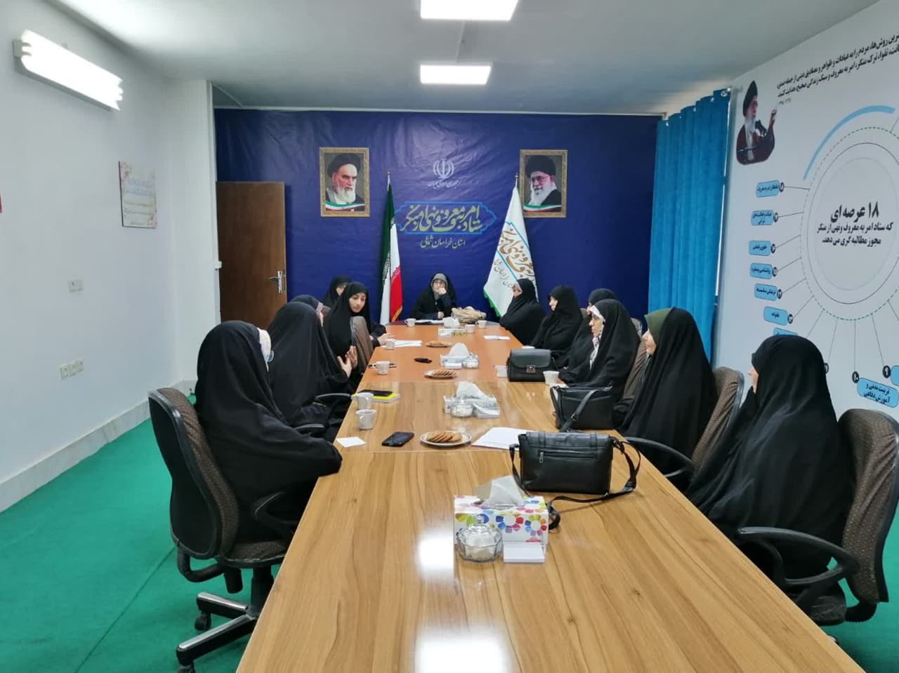 آسیب‌های اجتماعی حوزه زنان و خانواده در هیأت اندیشه ورز بانوان استان مطرح شد