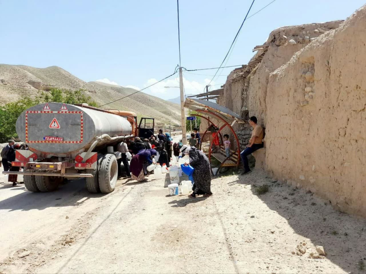 مردم روستای یکه باغ در درگز ۱۳ روز پس از سیل همچنان از آب لوله‌کشی محروم هستند