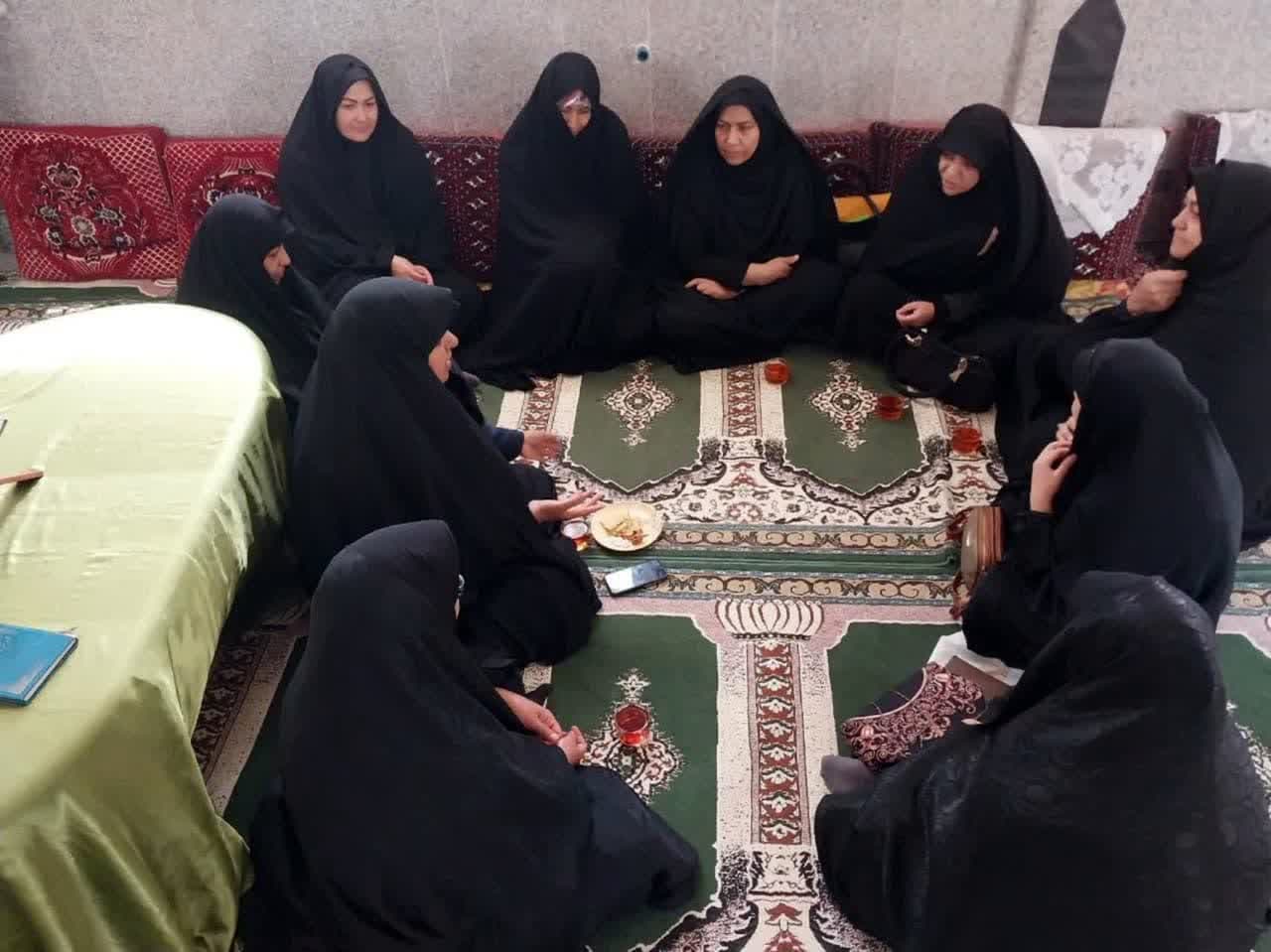 نشست هم اندیشی اعضای گروه های جهادی امر به معروف و نهی از منکر شهرستان زرند پیرامون اجرای طرح نور
