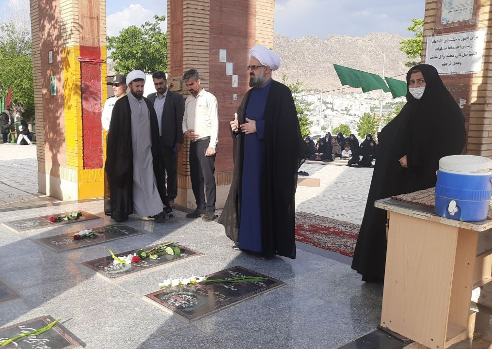 ادای احترام به مقام شامخ شهدای گمنام لرستان