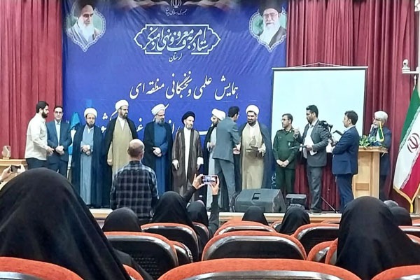 منتخبان همایش منطقه‌ای «امر به معروف و نهی از منکر» در لرستان تجلیل شدند