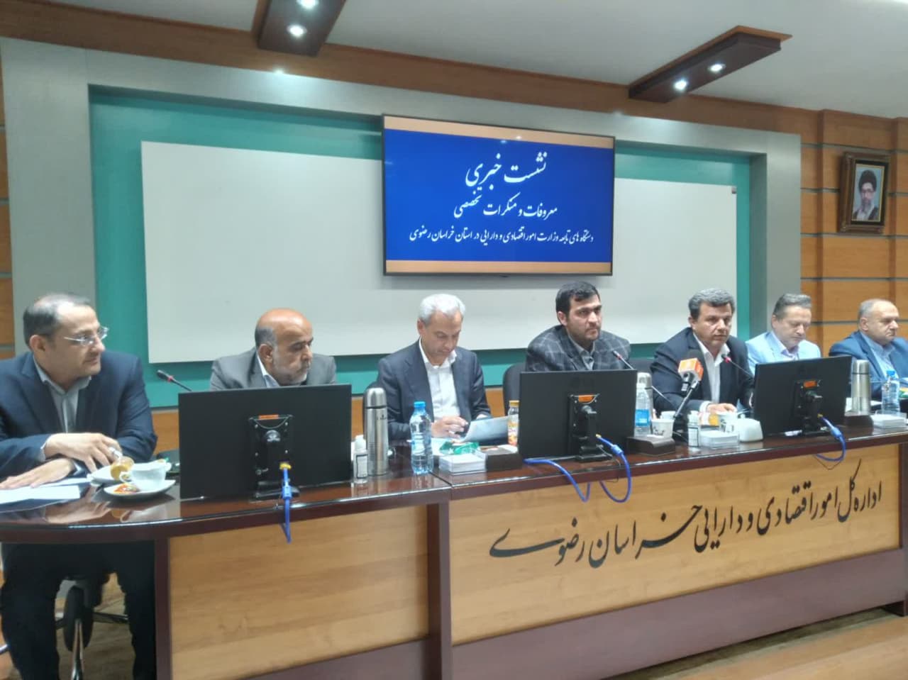 تبیین امربه‌معروف و نهی‌ازمنکر در ادارات موجب افزایش رضایتمندی ارباب رجوع می‌شود