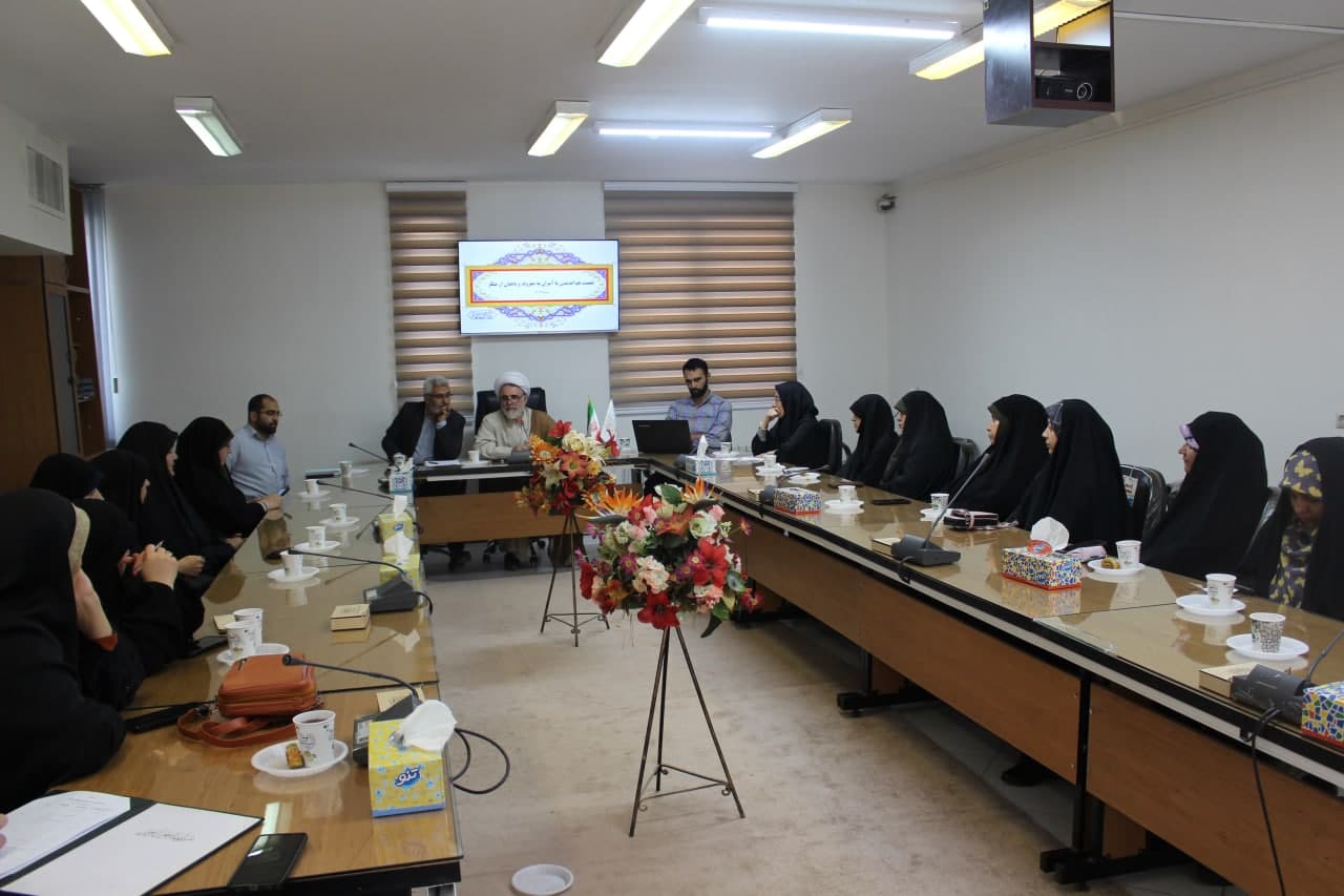 خدمت آمران به معروف و ناهیان از منکر خدمت بسیار بزرگی در حوزه فرهنگ می باشد
