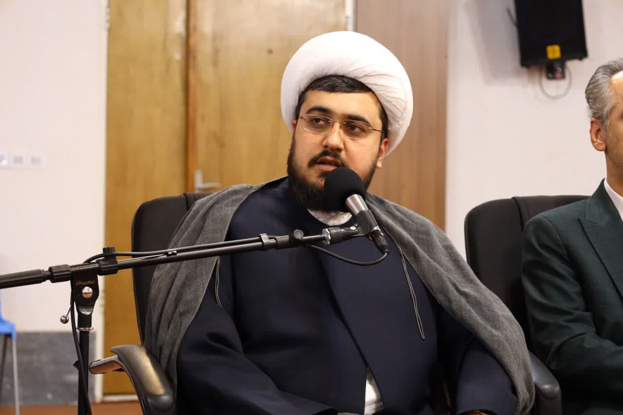باپشت میزنشینی مشکل مردم حل نمی شود 
