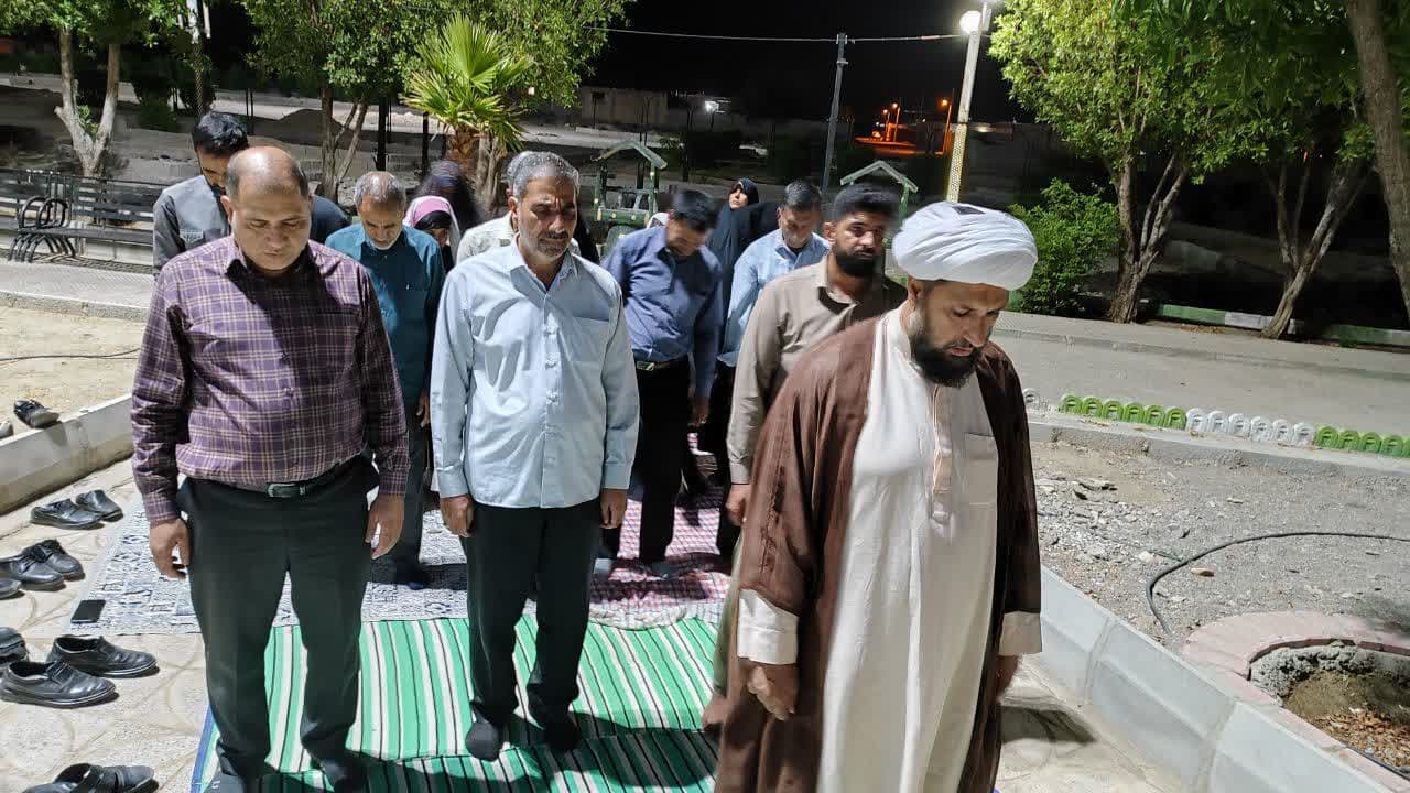 برگزاری نماز جماعت و سخنرانی در پارک ارزوئیه