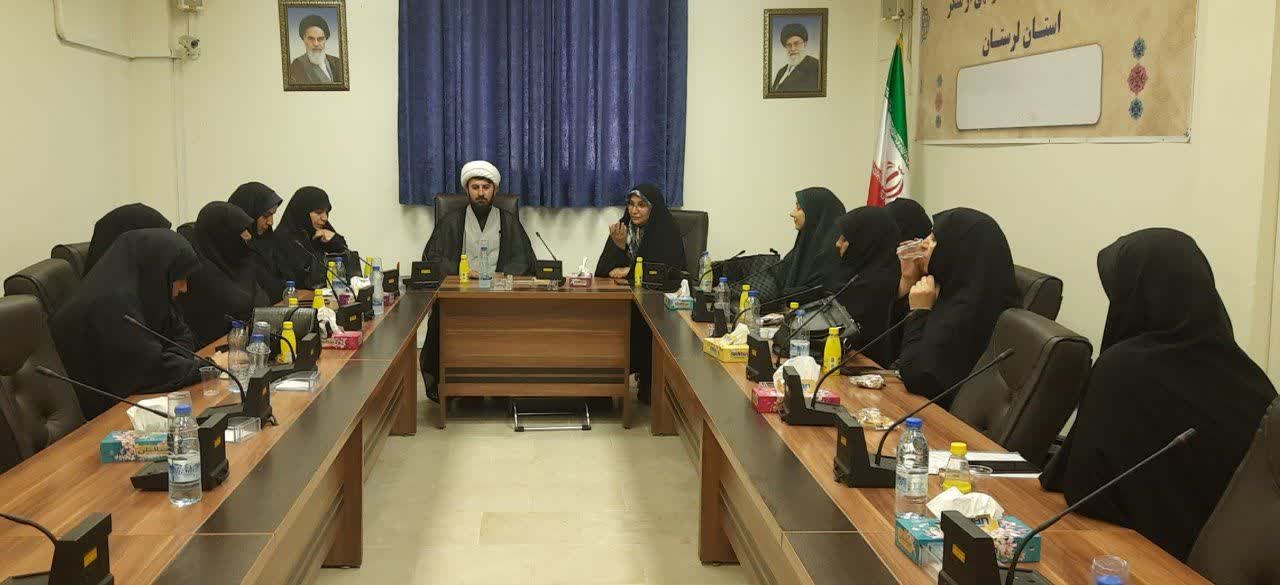 کارگاه هم اندیشی کنشگران و فعالان عرصه خانواده و عفاف و حجاب