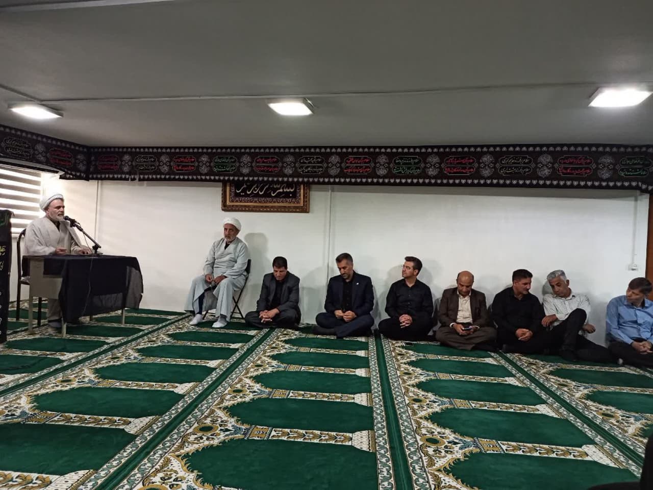 اگر امر به معروف و نهی از منکر در جامعه حاکم شود سازندگی و پیشرفت حاصل خواهد شد