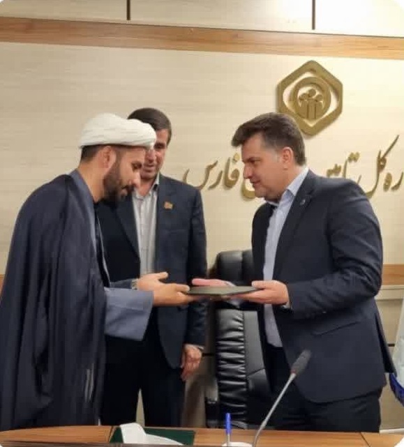 اهدا حکم رئیس و دبیر شورای امر به معروف و نهی از منکر اداره کل تأمین اجتماعی فارس 