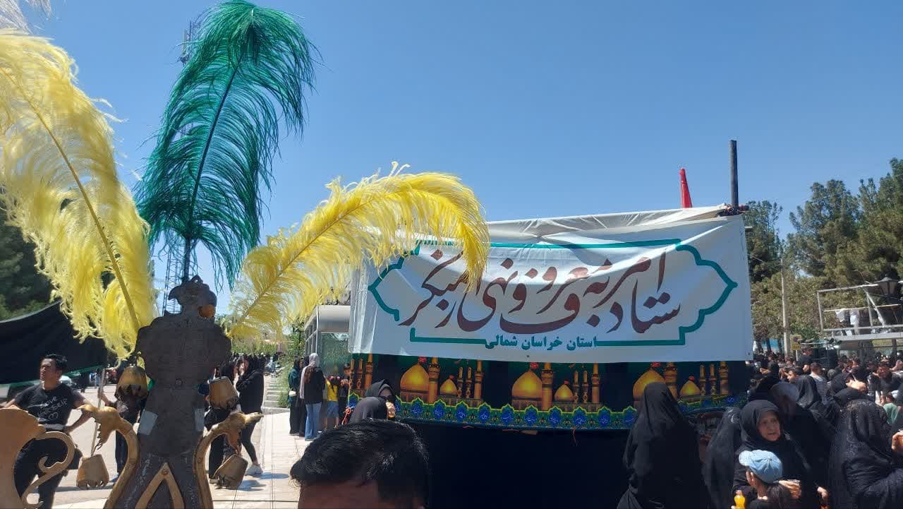 روایت گران تئاتر عاشورایی، در روز عاشورا نقش خود را به خوبی ایفا کردند.