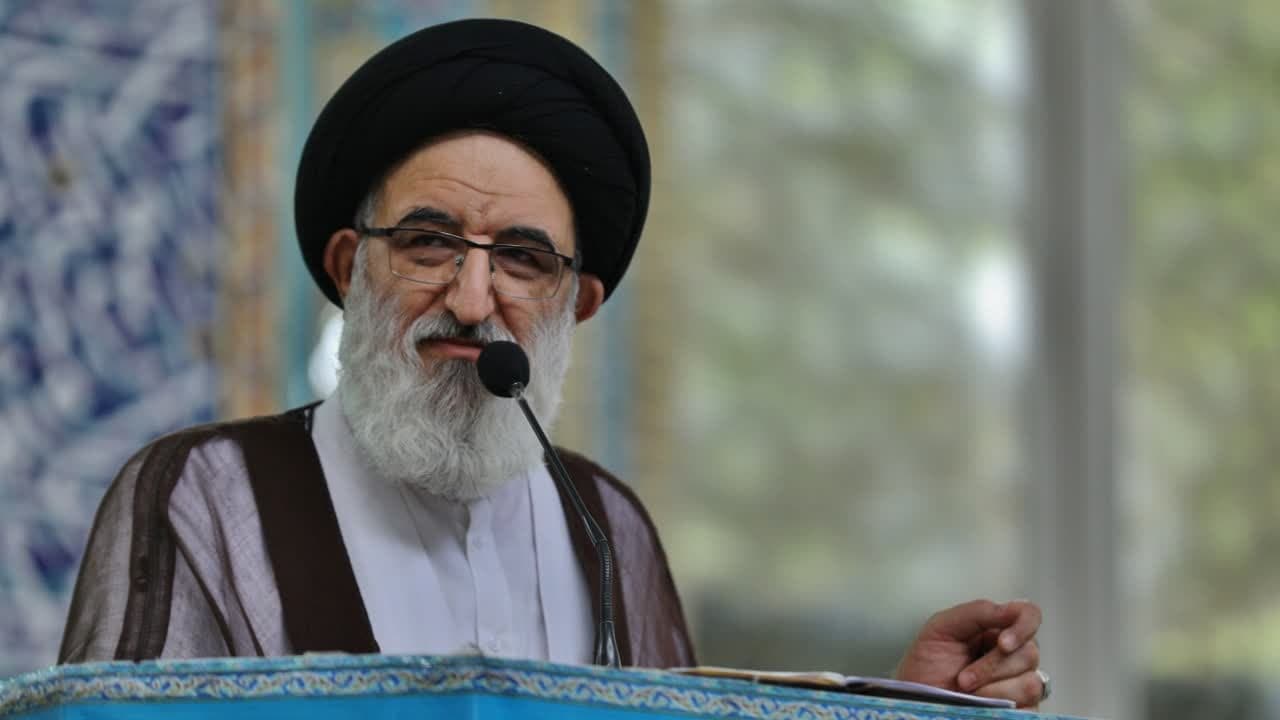 رئیس‌جمهور محترم منویات و نظرات دلسوزانه رهبری را در همه عرصه‌ها در نظر داشته باشند