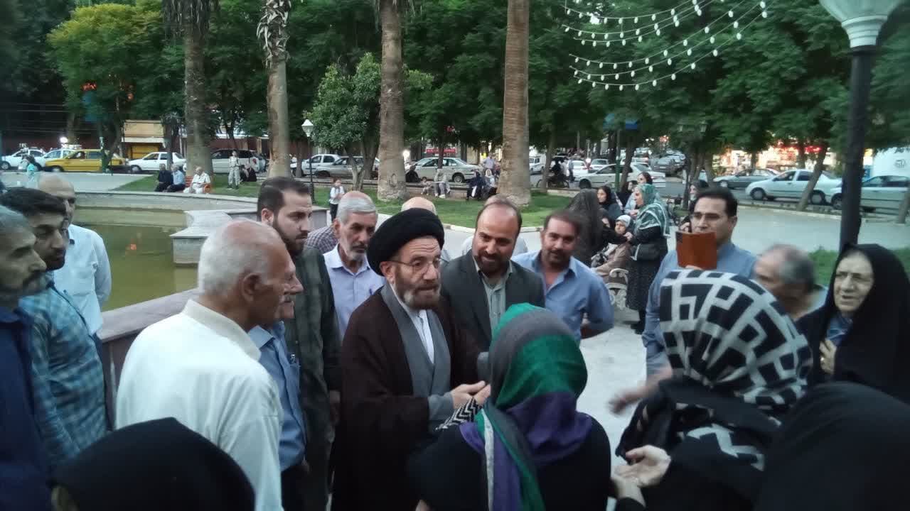 دیدار صمیمی رئیس ستاد امر به معروف و نهی از منکر استان لرستان با جمعی از بازنشتگان در میدان امام خمینی (ره) خرم آباد