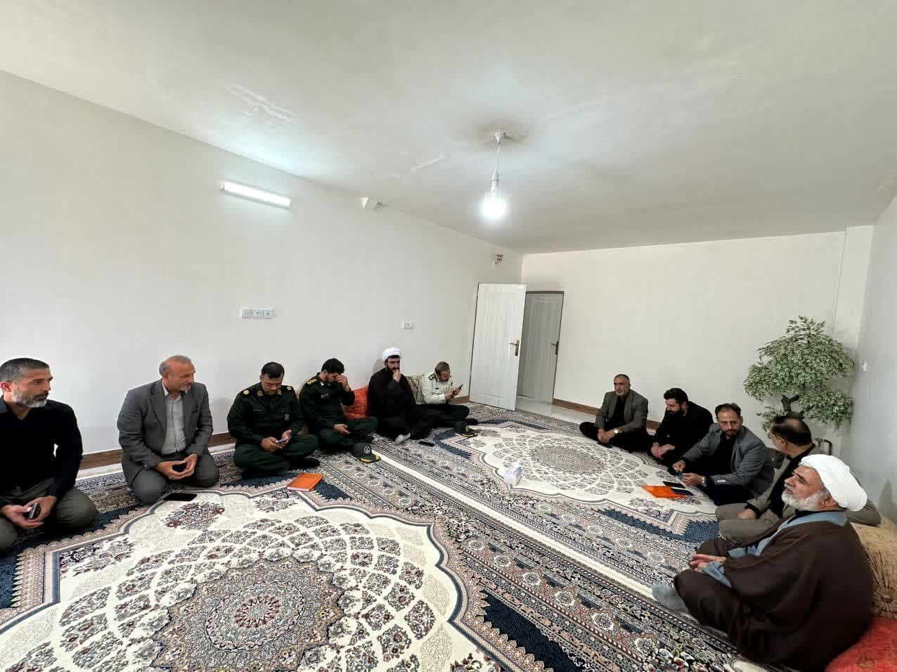 دیدار با خانواده شهید امربه‌معروف در چناران