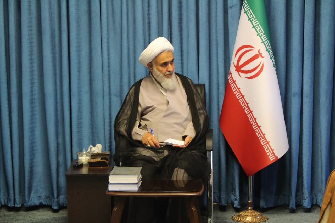 در صورت احیای امربه‌معروف و نهی‌ازمنکر به تعداد همه مکلفان شرعی، آمر به معروف و ناهی از منکر خواهیم داشت