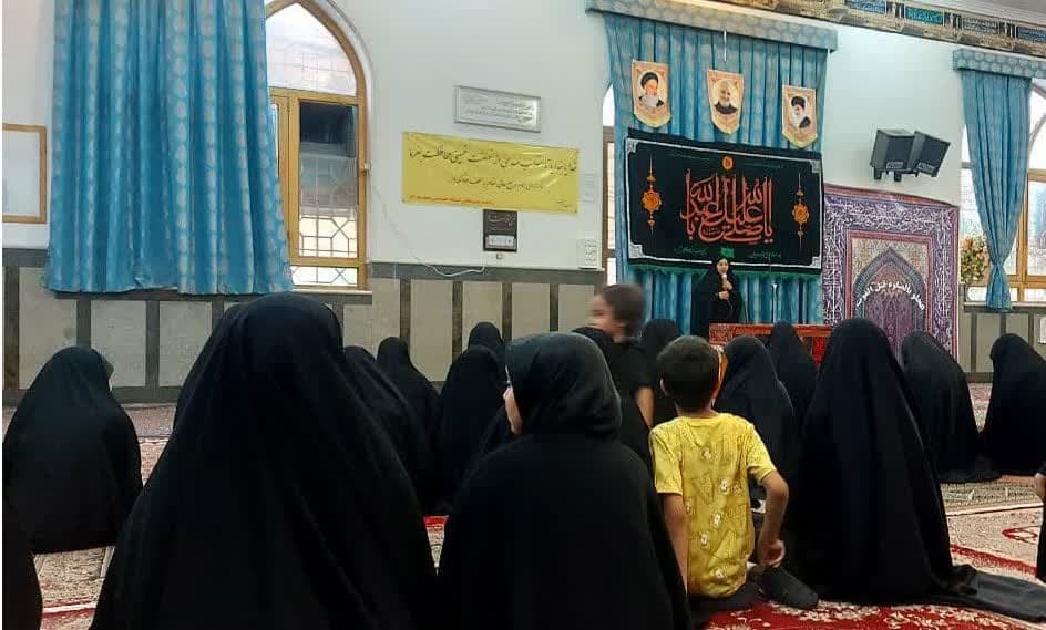 نشست دختران فاطمی و برگزاری نمایشگاه کتاب با موضوع عفاف و حجاب 
