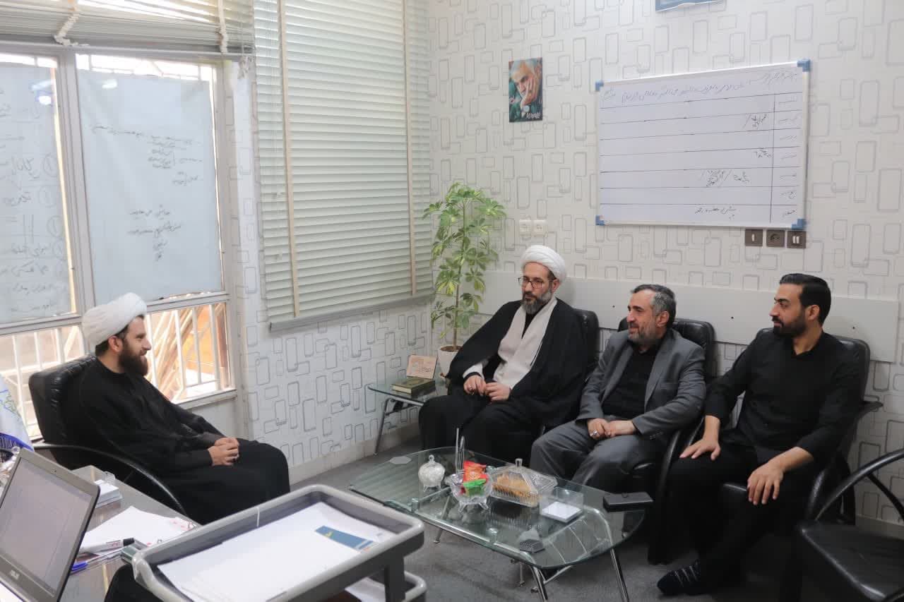 نشست صمیمی معاون جامعه مدرسین با دبیر ستاد