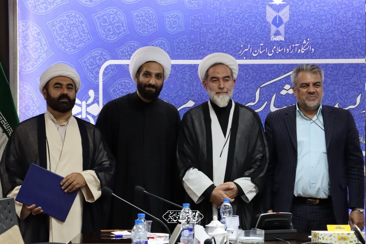 اهدا حکم دبیر شورای امر به معروف دانشگاه آزاد اسلامی واحد کرج