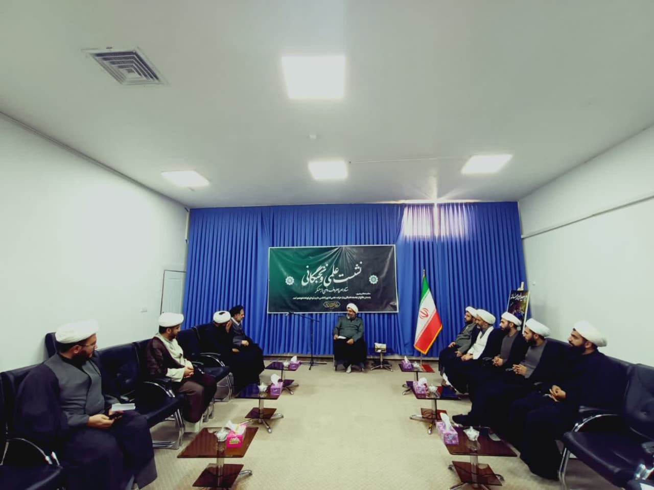  نشست هم اندیشی با اساتید حوزه و دانشگاه