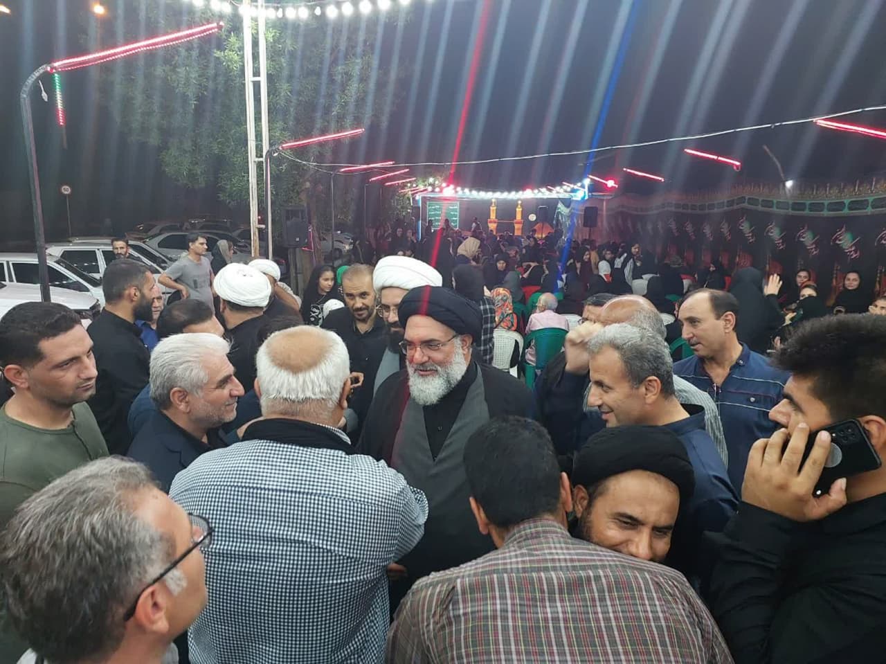 شما باید قدر خود را بدانید که هم مال و هم جان خود را در مسیر زائرین بذل می کنید 