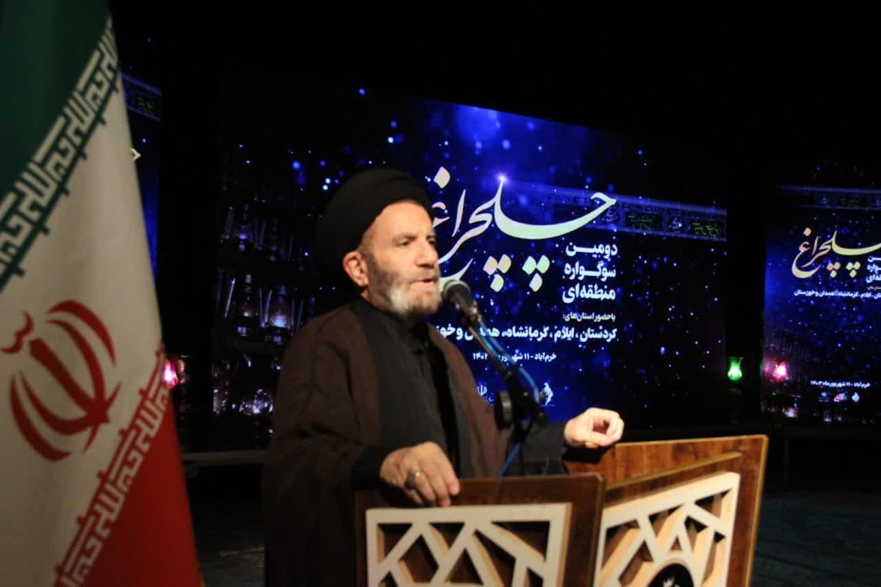 هنر یک رسانه است وهنرمندان پیام دین را با زبان هنر ترویج می‌دهند